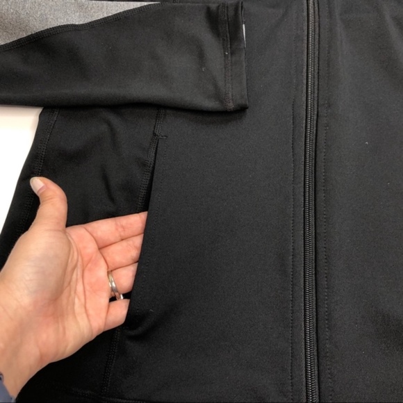 Z by Zella Jacket Grey & Black Thumb holes pockets - Picture 3 of 8